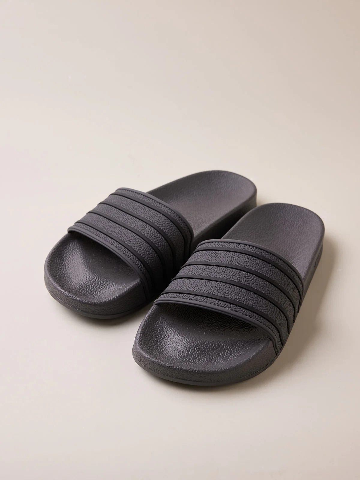 Pool slides in Black - Image 3